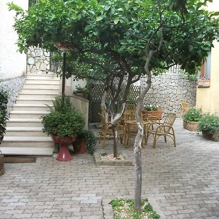 アパートホテル Eden