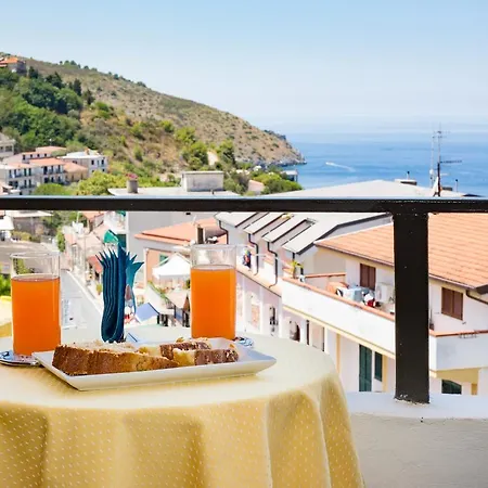 アパートホテル Eden パリヌロ