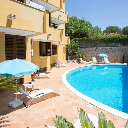 アパートホテル Eden