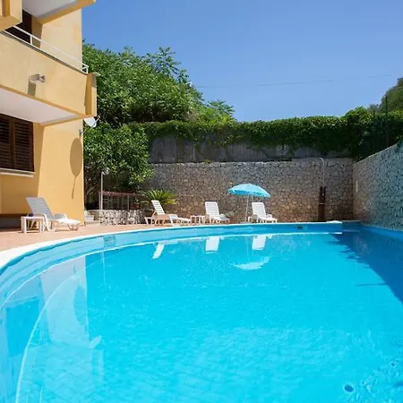 アパートホテル Eden