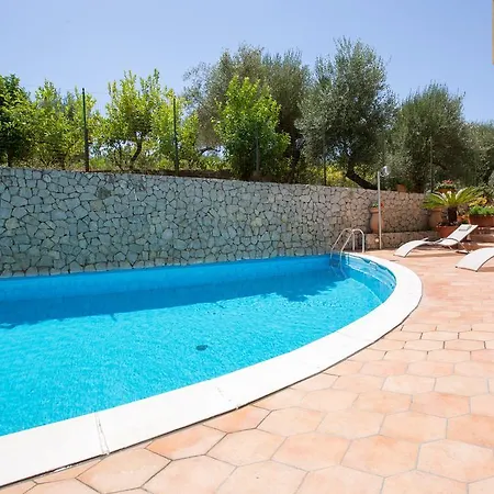 アパートホテル Eden パリヌロ