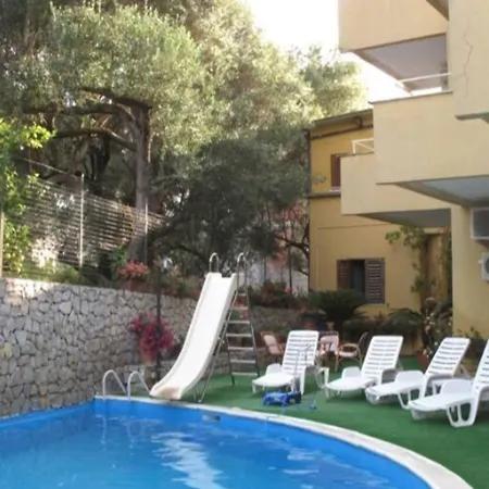 Eden Палинуро