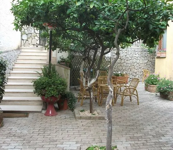 アパートホテル Eden